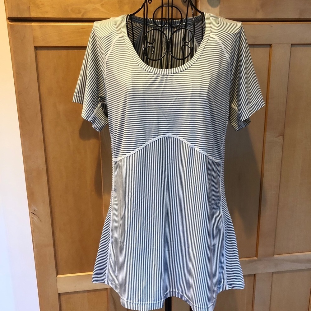 Merrell Grey and White Short Sleeve Workout Top Large